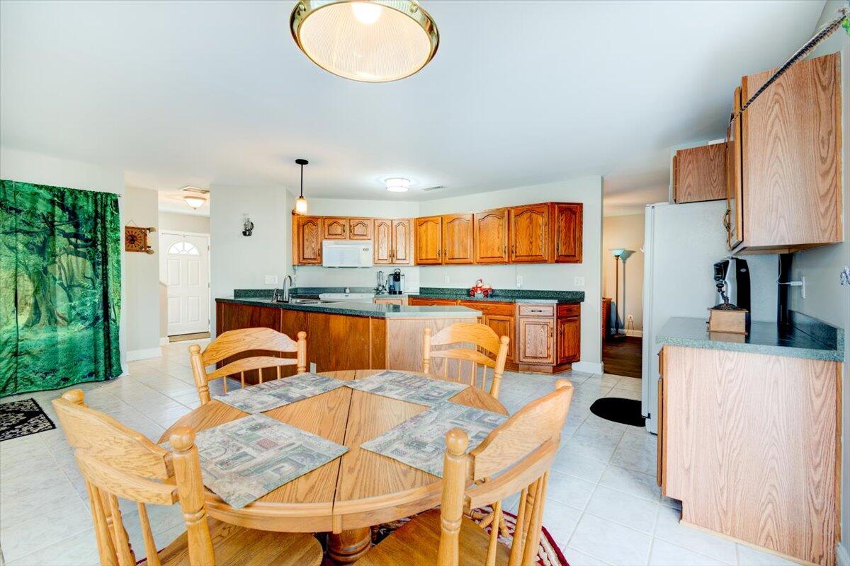 1237 State Rd S-8-806 Moncks Corner, SC 29461 - Photo 10 of 33 Eat in Kitchen