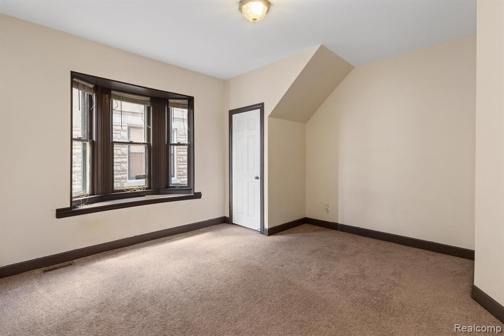 739 Delaware Street Detroit, MI 48202 - Photo 12 of 70