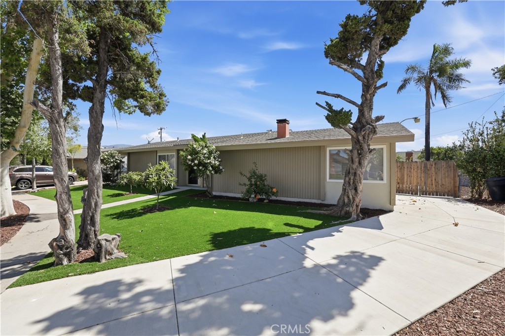 1375 North Chestnut Avenue Rialto, CA 92376 - Photo 4 of 45