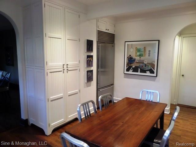 775 Rivenoak Street Birmingham, MI 48009 - Photo 17 of 40 AMPLE CABINET SPACE AND BREAKFAST NOOK