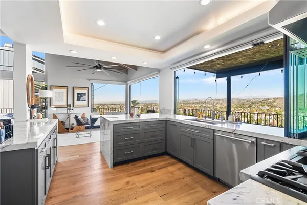 $2,199,000 | 12348 Circula Panorama Place, North Tustin, CA 92705
