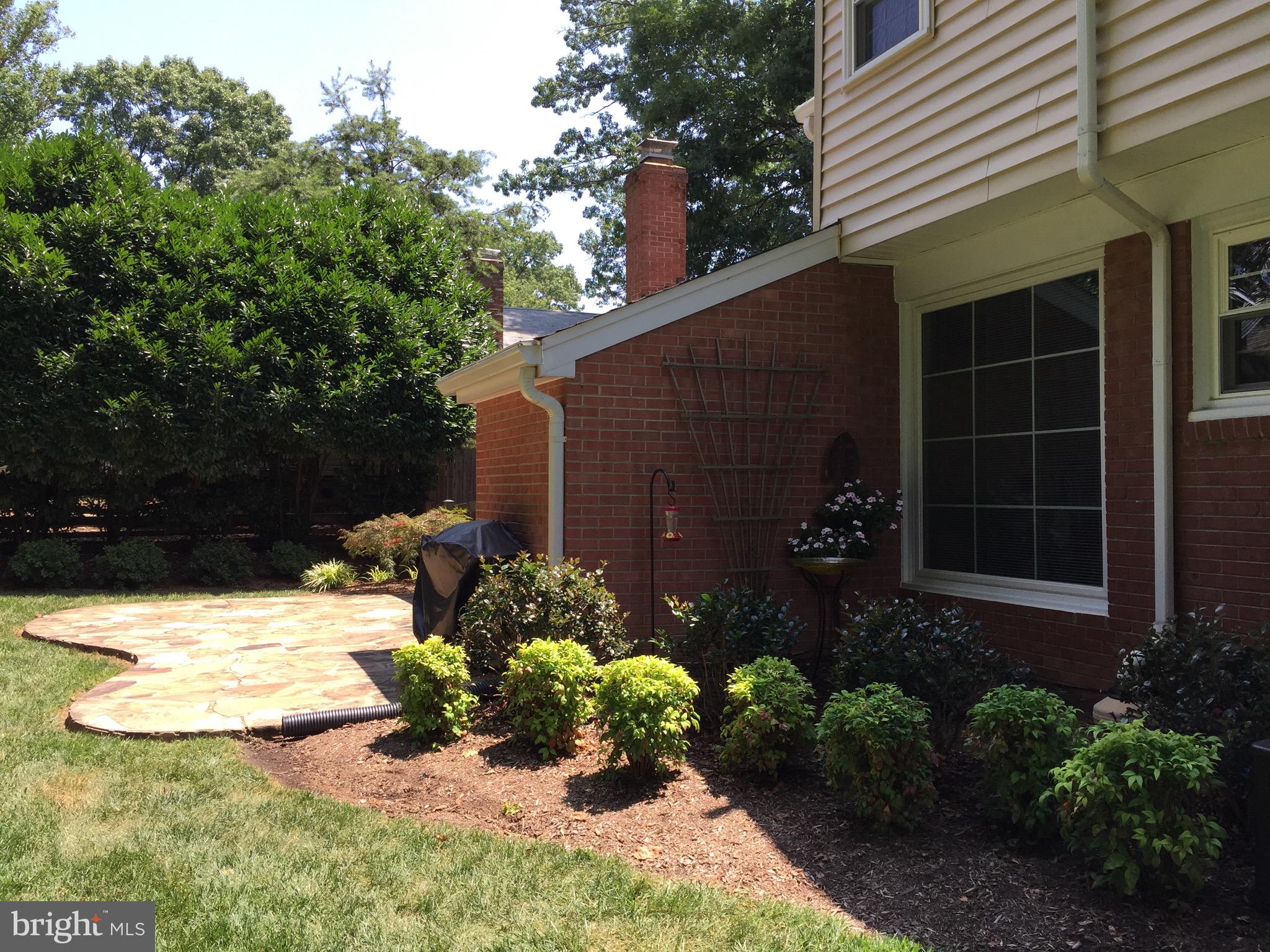 8104 Langbrook Road Springfield, VA 22152 - Photo 4 of 35 Backyard