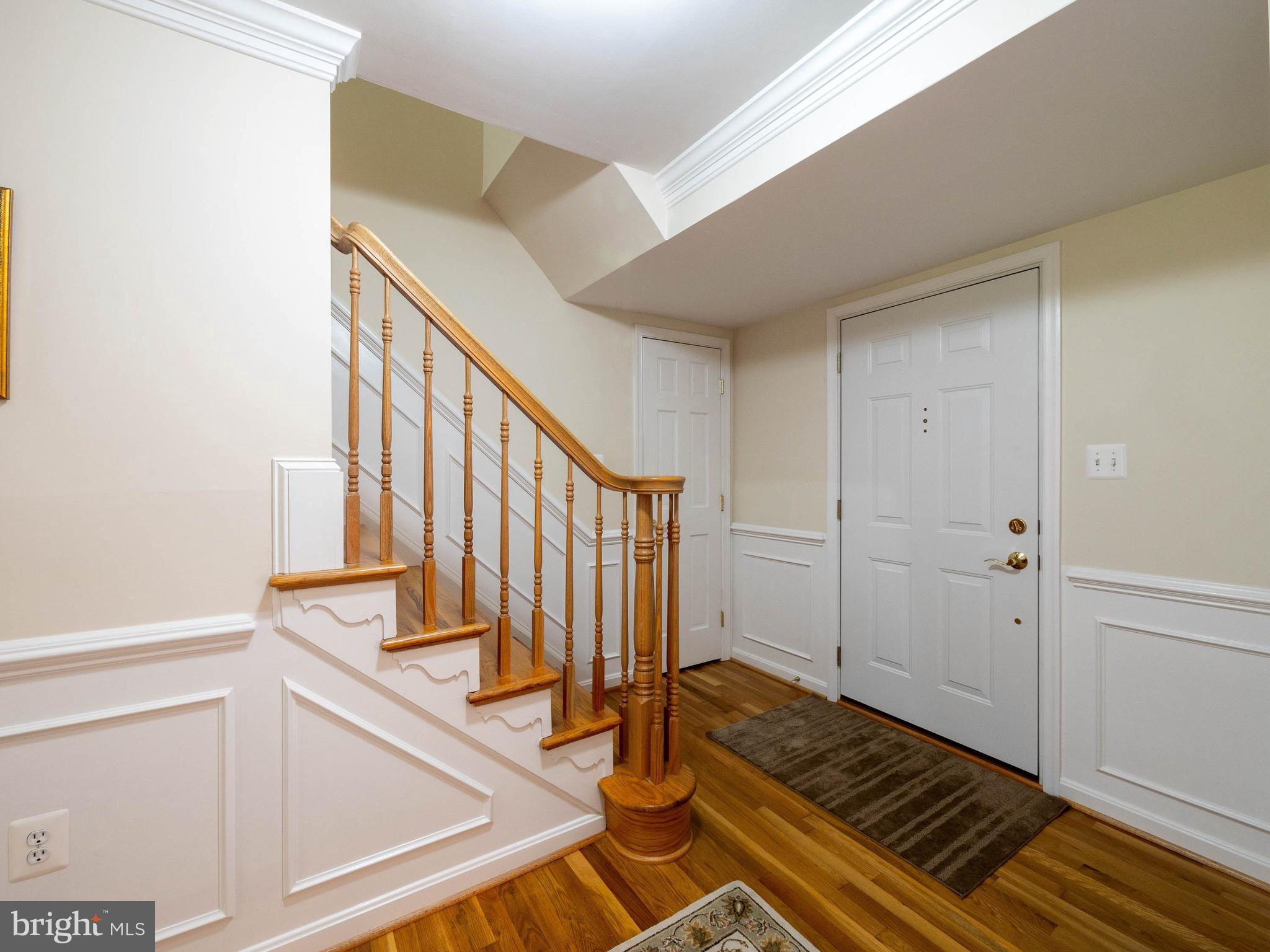 8104 Langbrook Road Springfield, VA 22152 - Photo 9 of 35 Foyer