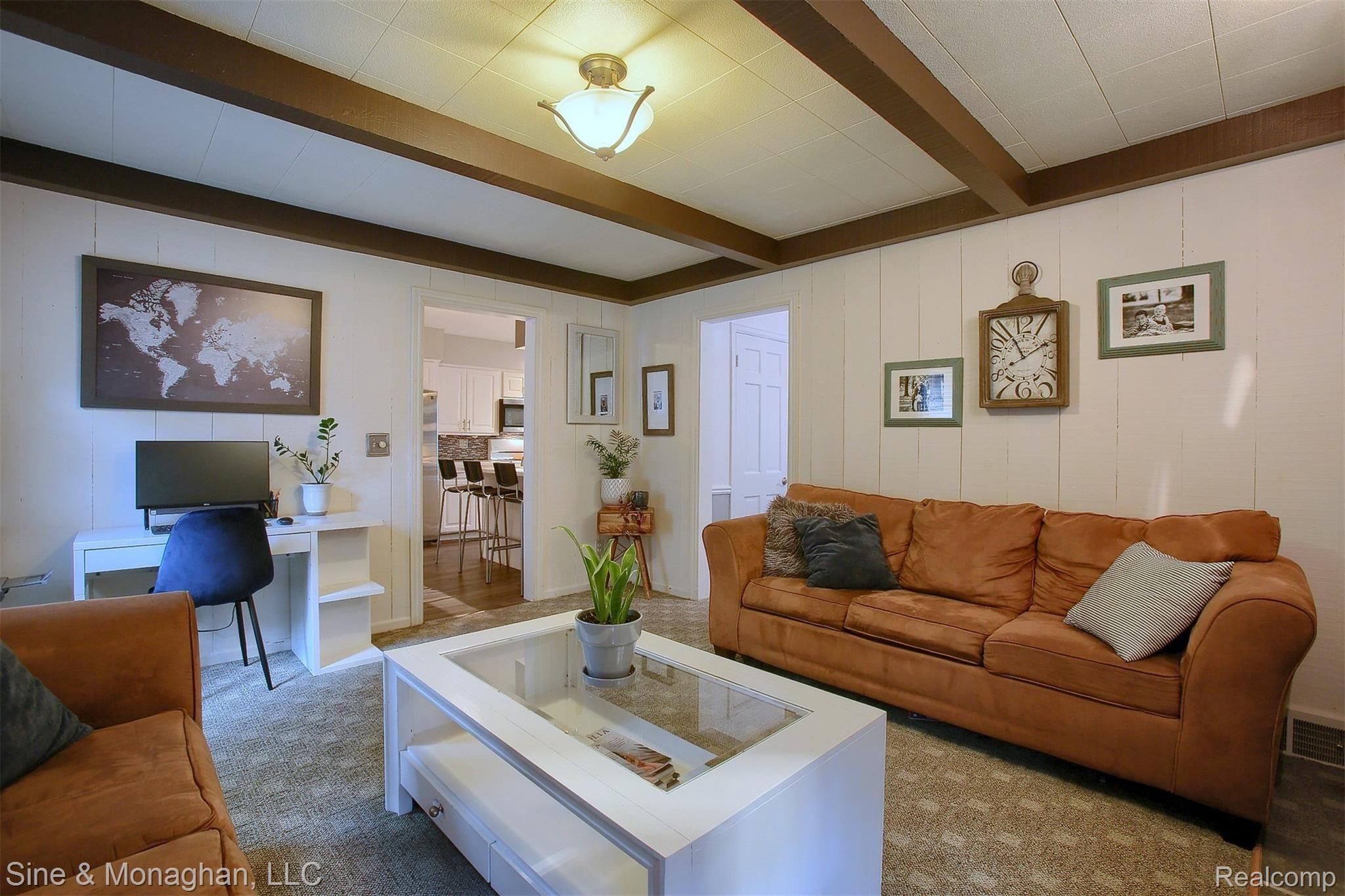 2110 Hampton Road Grosse Pointe, MI 48236 - Photo 11 of 31 13-Family-Room-2nd-View.jpg