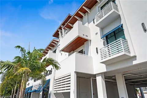 $1,125,000 | 101 8th Street South, Unit 302, Naples, FL 34102
