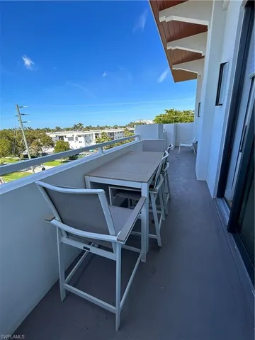 $1,125,000 | 101 8th Street South, Unit 302, Naples, FL 34102