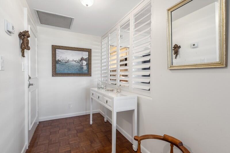 50 E Road, Unit 7D Delray Beach, FL 33483 - Photo 3 of 27 02_50EastRd7D_32_Foyer_FlexMLS800x600_80