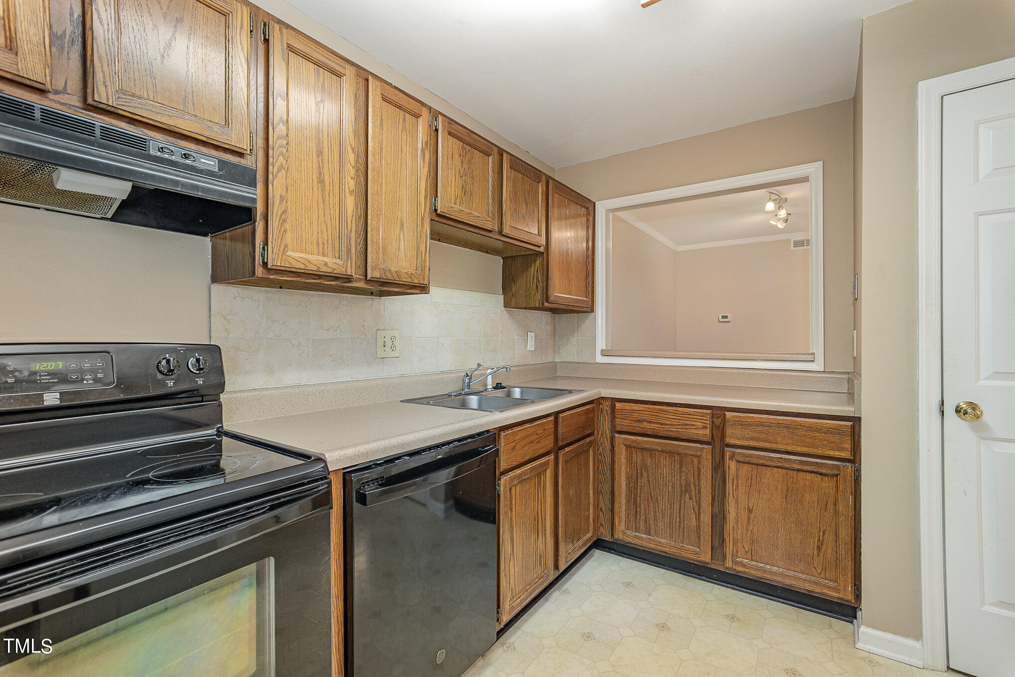 101 Autumn Chase Drive Raleigh, NC 27613 - Photo 7 of 16 012_cy1a6532-edit