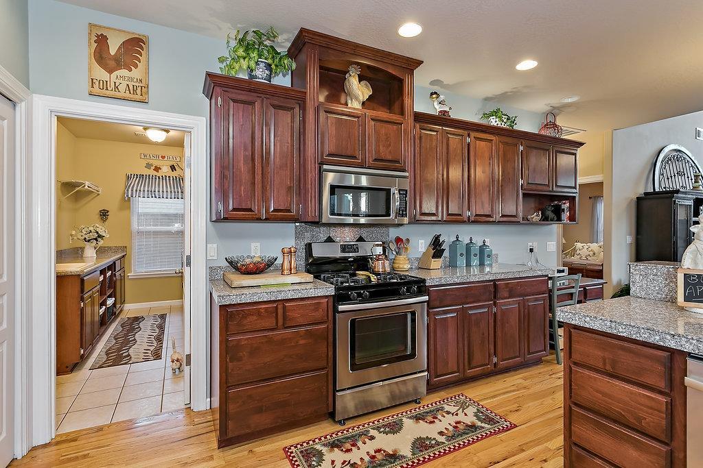 923 St Andrews Way Eagle Point, OR 97524 - Photo 11 of 32 Additional Photo