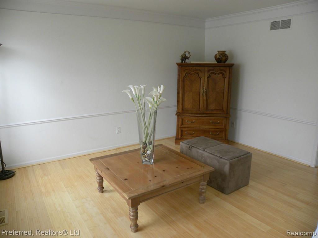 462 Springfield Drive Canton, MI 48188 - Photo 5 of 22 Dining or Living Room.jpg