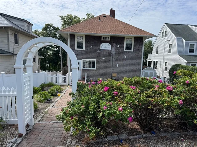 $2,950 | 11 Mayflower Road, Unit 10/186/15, Hull, MA 02045