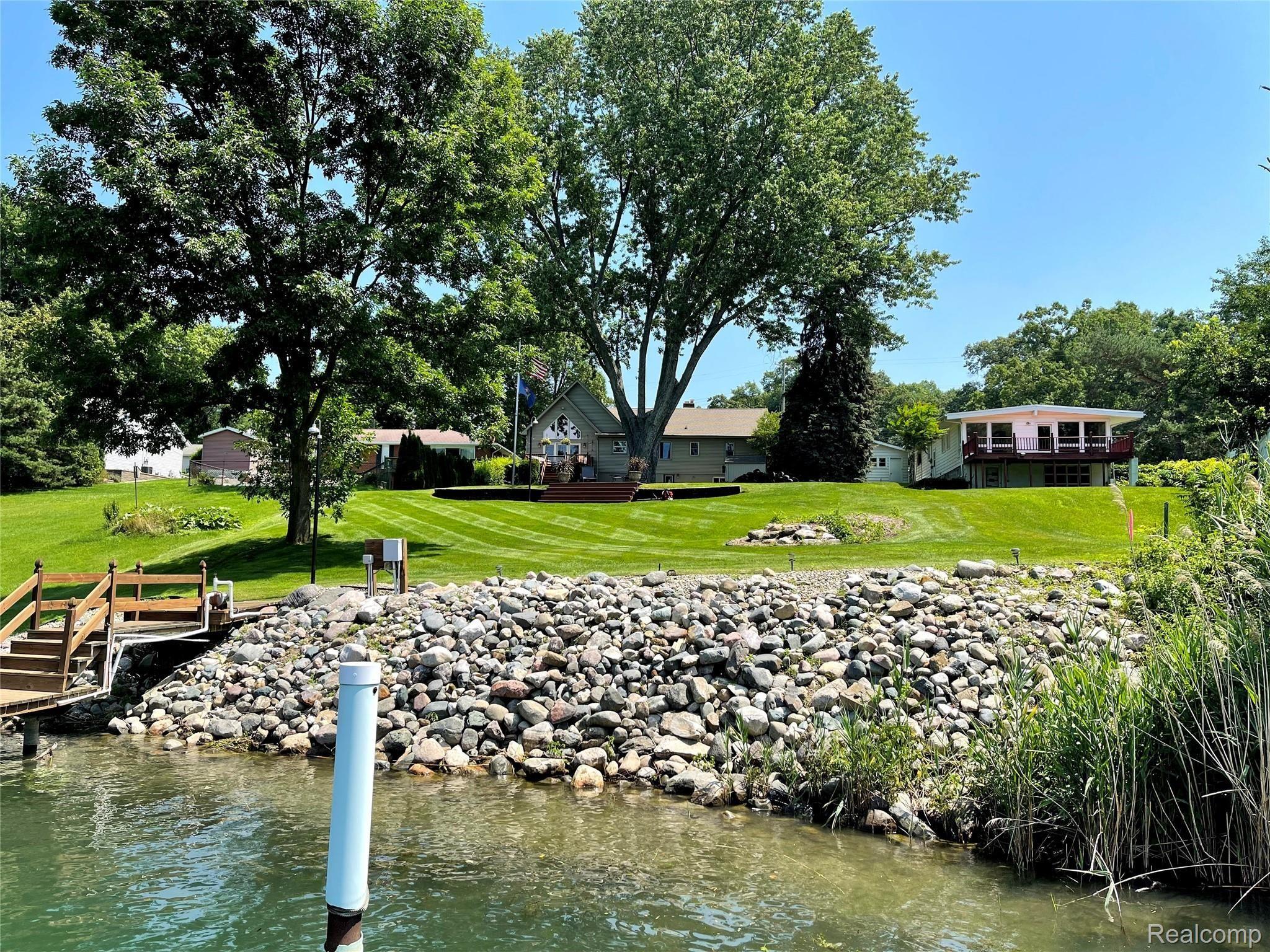 3323 Riverside Drive Port Huron, MI 48060 - Photo 16 of 37 IMG_2903.jpg