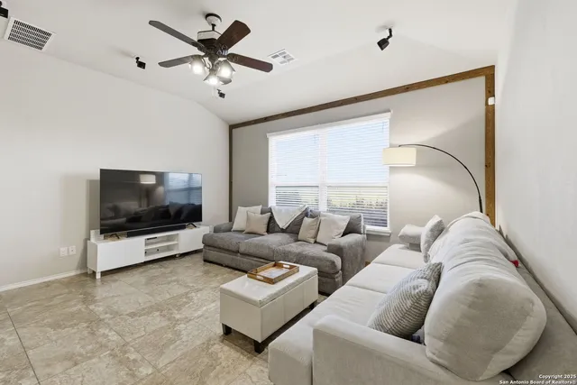 $2,460 | 3735 Forsythia, San Antonio, TX 78261