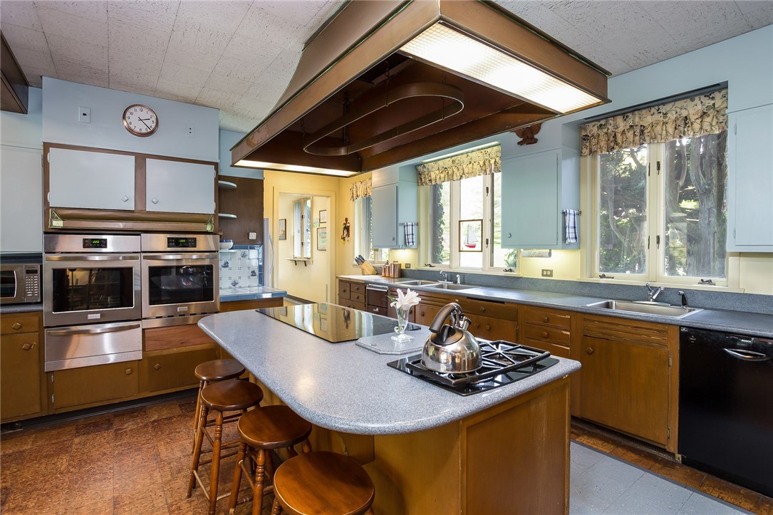 55 Ferry Road Bristol, RI 02809 - Photo 15 of 40