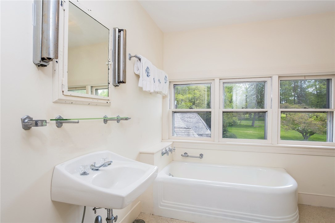 55 Ferry Road Bristol, RI 02809 - Photo 20 of 40