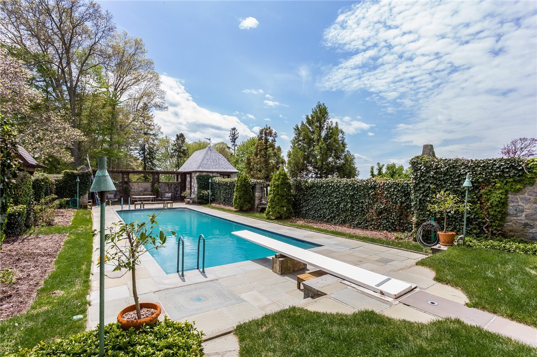 55 Ferry Road Bristol, RI 02809 - Photo 22 of 40