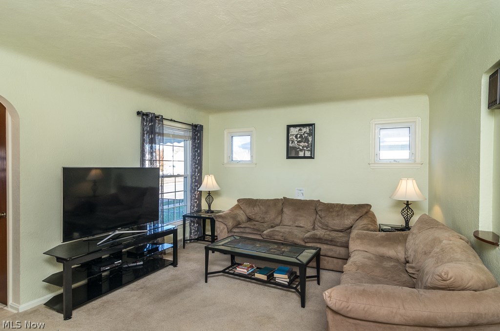 9215 Snow Road Cleveland, OH 44130 - Photo 2 of 26