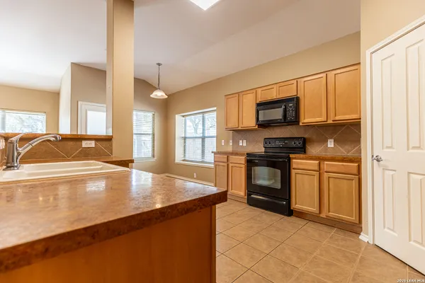 $1,795 | 648 Rooster, Schertz, TX 78154