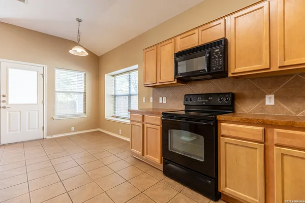 $1,795 | 648 Rooster, Schertz, TX 78154