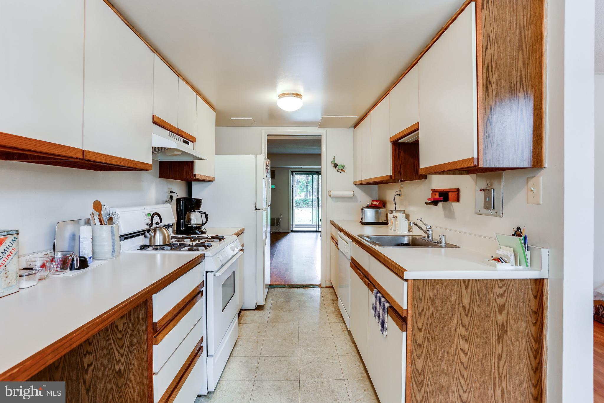 5237 West Running Brook Road, Unit 102 Columbia, MD 21044 - Photo 12 of 30 Kitchen