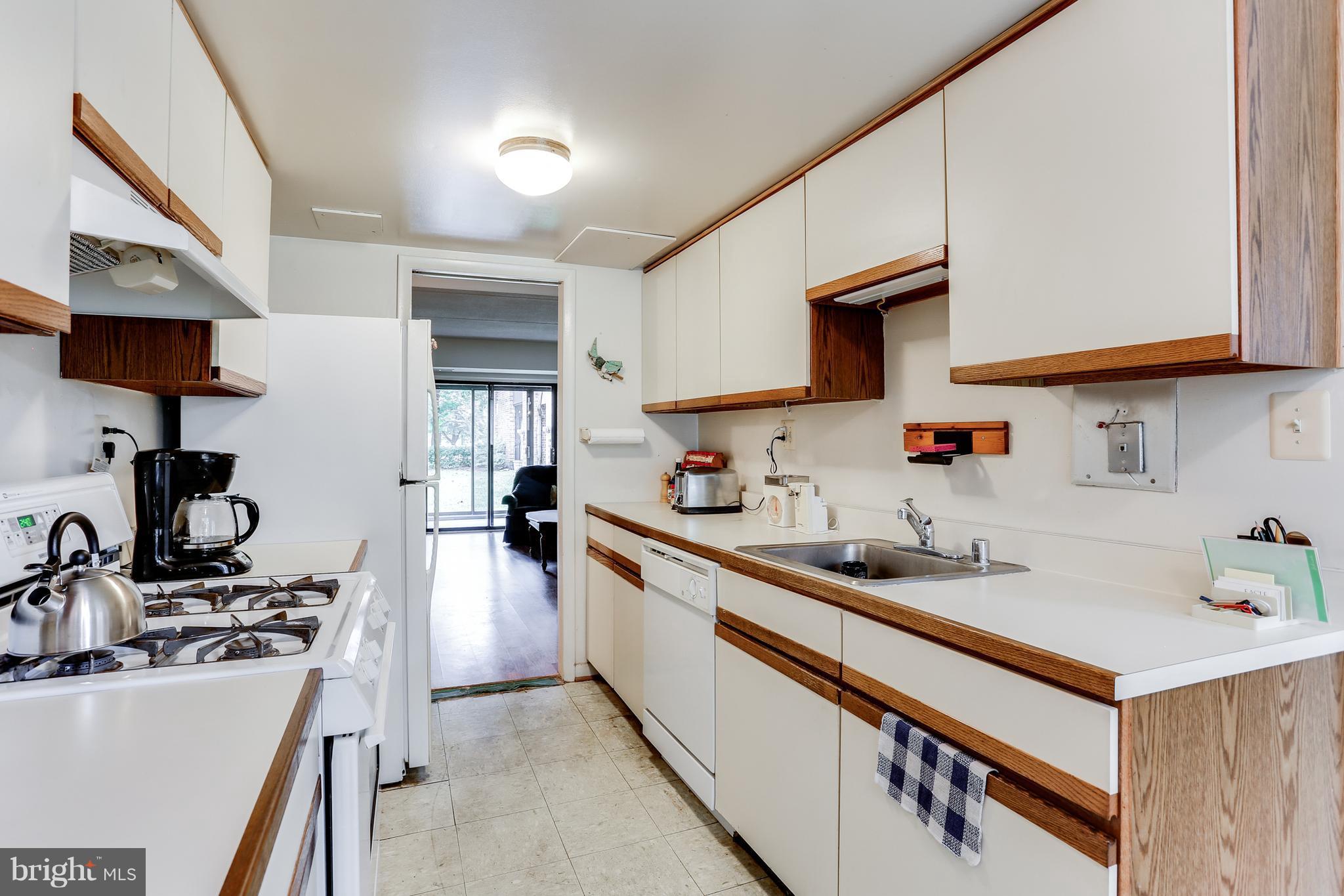 5237 West Running Brook Road, Unit 102 Columbia, MD 21044 - Photo 10 of 30 Kitchen
