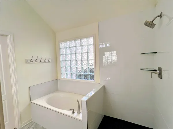 $2,400 | 10 Troon Drive, Lakeway, TX 78738