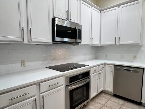 $2,400 | 10 Troon Drive, Lakeway, TX 78738