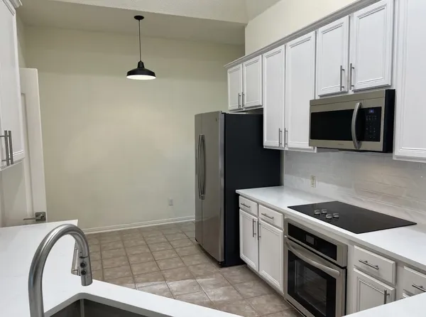 $2,400 | 10 Troon Drive, Lakeway, TX 78738