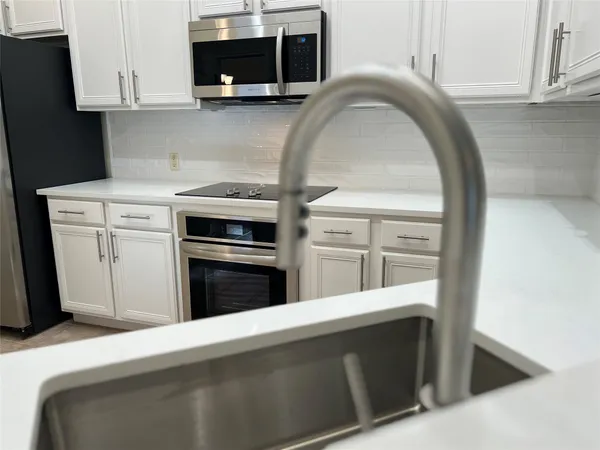 $2,400 | 10 Troon Drive, Lakeway, TX 78738