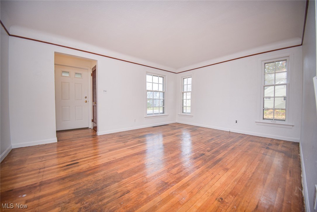 2901 Ralph Avenue Cleveland, OH 44109 - Photo 4 of 48 Gallery Image 4