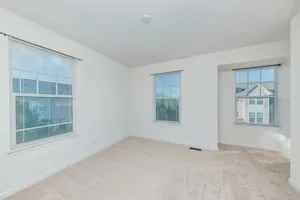 $2,900 | 212 North Commerce Street, Aurora, IL 60504