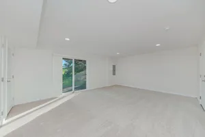 $2,900 | 212 North Commerce Street, Aurora, IL 60504