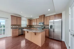 $2,900 | 212 North Commerce Street, Aurora, IL 60504