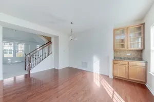 $2,900 | 212 North Commerce Street, Aurora, IL 60504