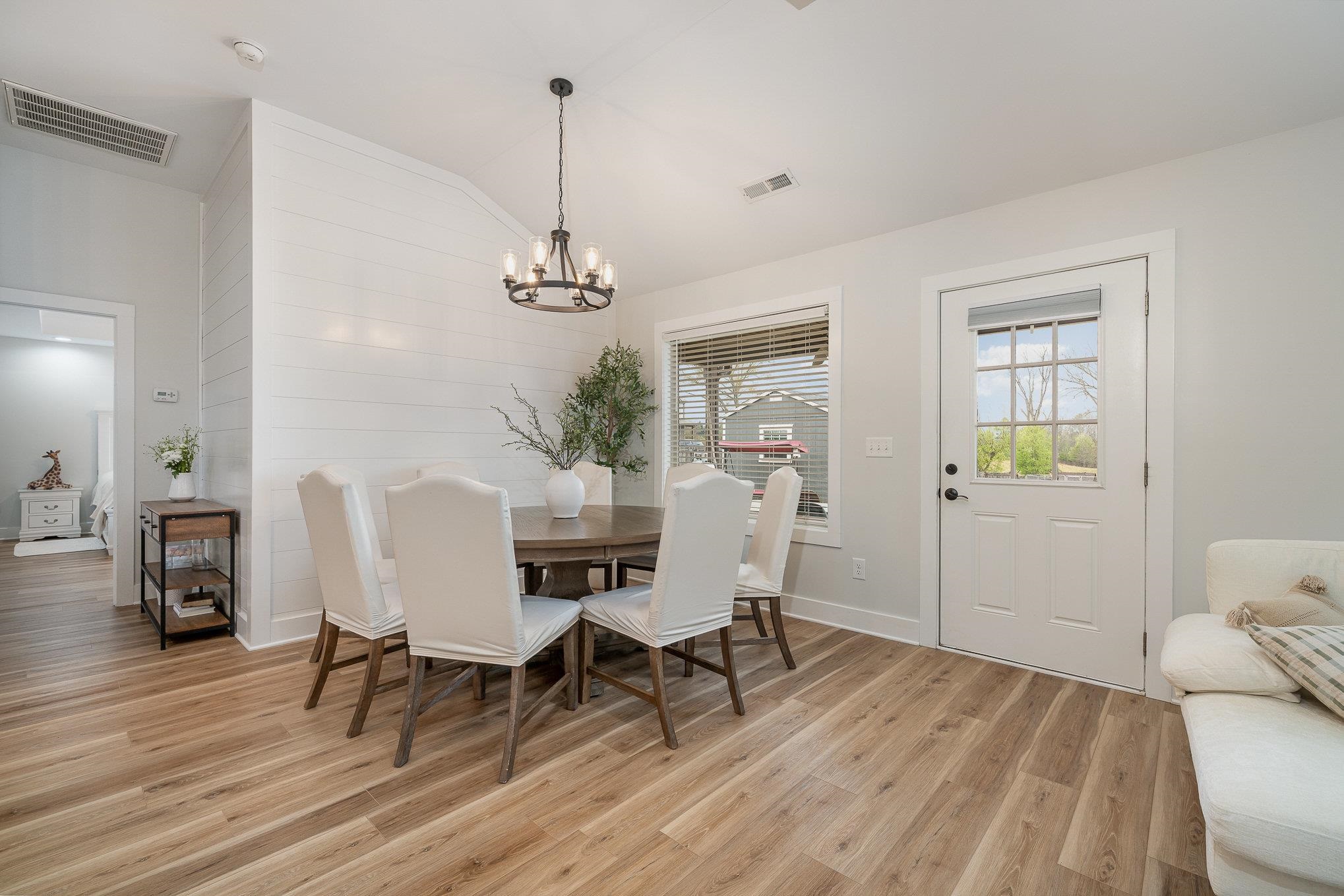 435 Dickson Road Campobello, SC 29322 - Photo 11 of 38