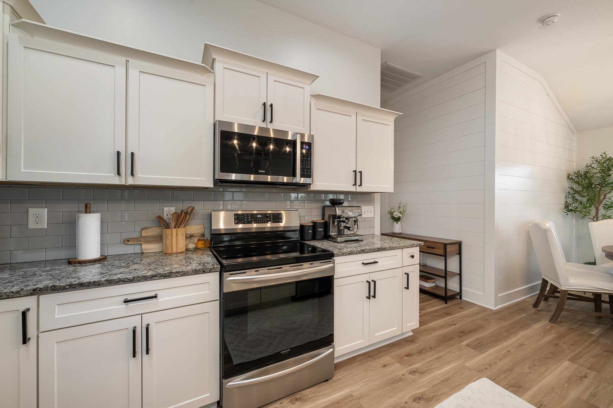 435 Dickson Road Campobello, SC 29322 - Photo 15 of 38