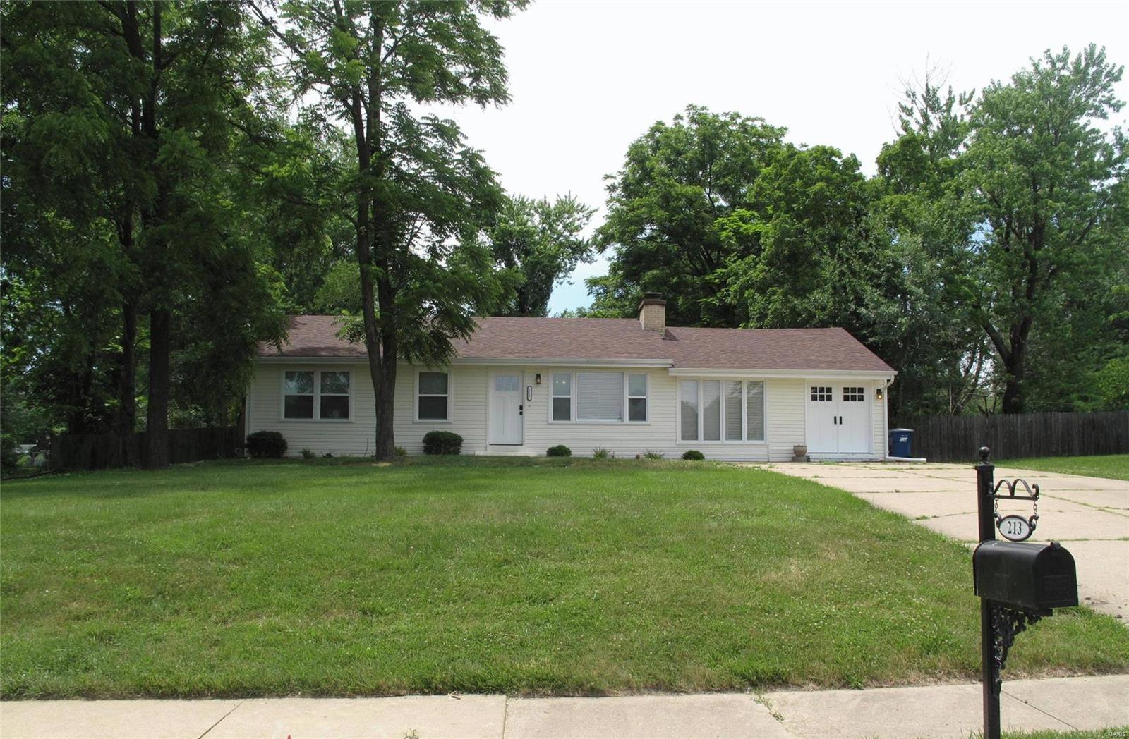 213 Old Ballwin Road Ballwin, MO 63021 - Photo 2 of 50