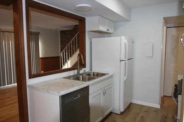 $2,000 | 184 Betty Court, Unit B, Bartlett, IL 60103