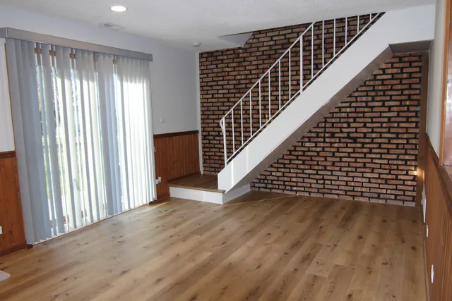 $2,000 | 184 Betty Court, Unit B, Bartlett, IL 60103