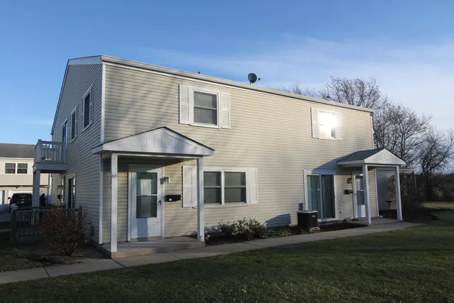 $2,000 | 184 Betty Court, Unit B, Bartlett, IL 60103