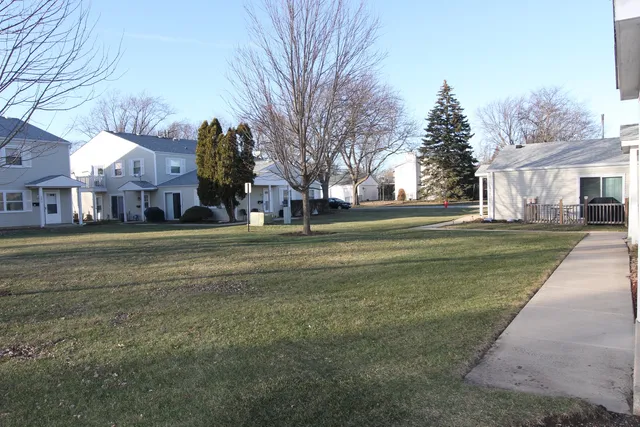 $2,000 | 184 Betty Court, Unit B, Bartlett, IL 60103