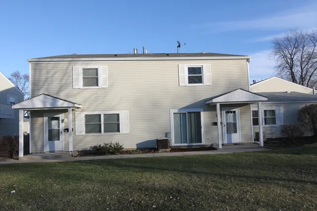 $2,000 | 184 Betty Court, Unit B, Bartlett, IL 60103