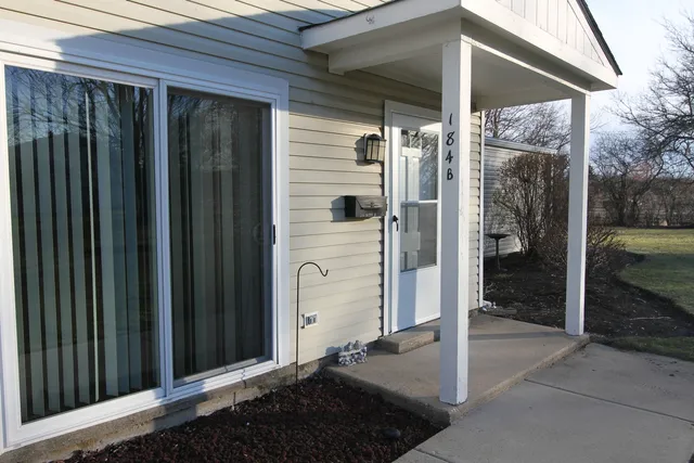 $2,000 | 184 Betty Court, Unit B, Bartlett, IL 60103