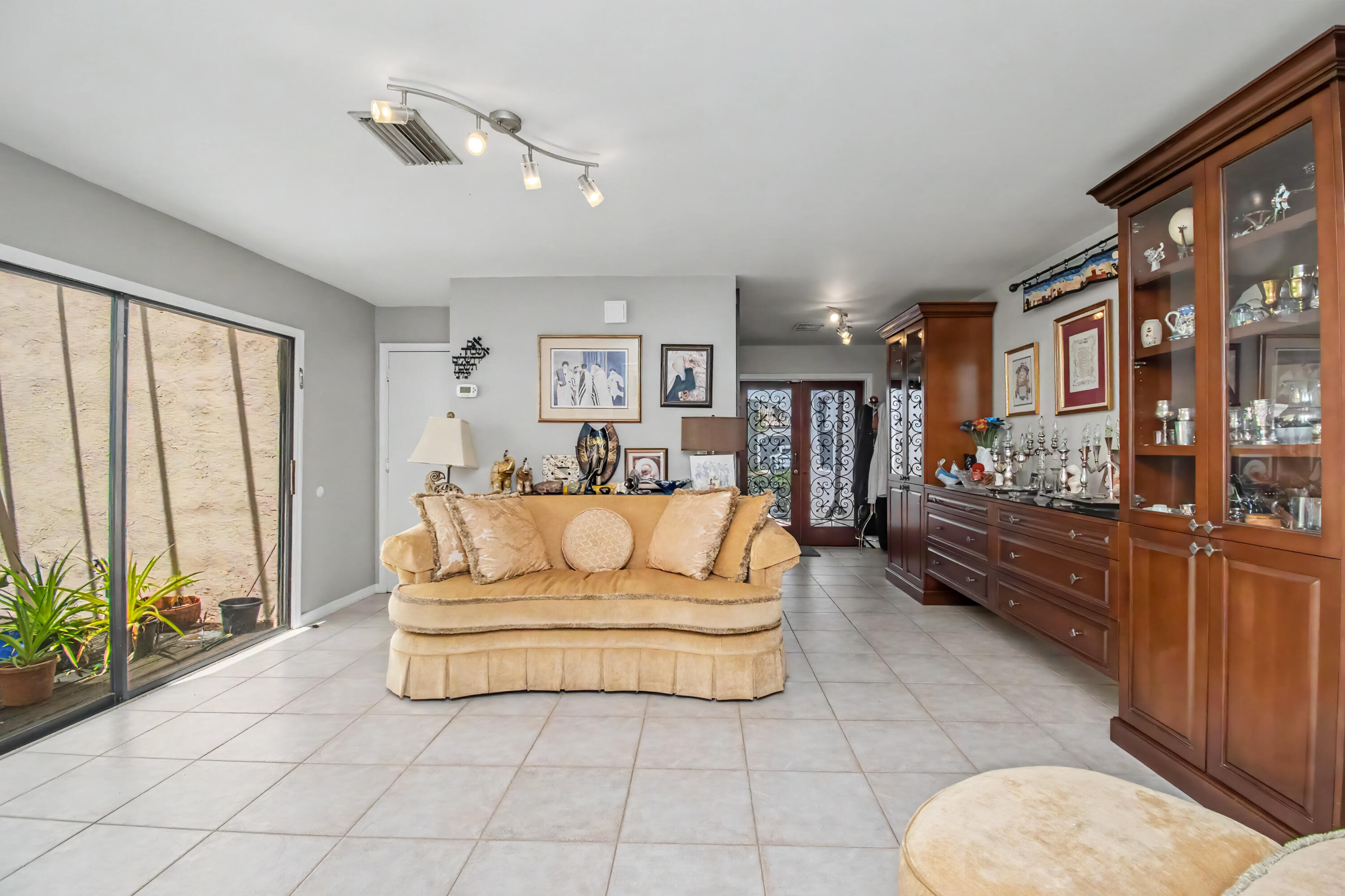 7678 Solimar Circle Boca Raton, FL 33433 - Photo 8 of 33 F360F935-34DD-473C-BA08-641ABA16D403
