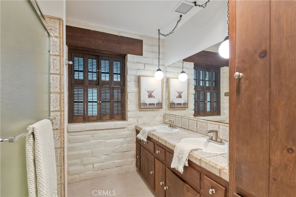 762 Hamilton Lane Fallbrook, CA 92028 - Photo 17 of 39 a bathroom with a sink and a mirror
