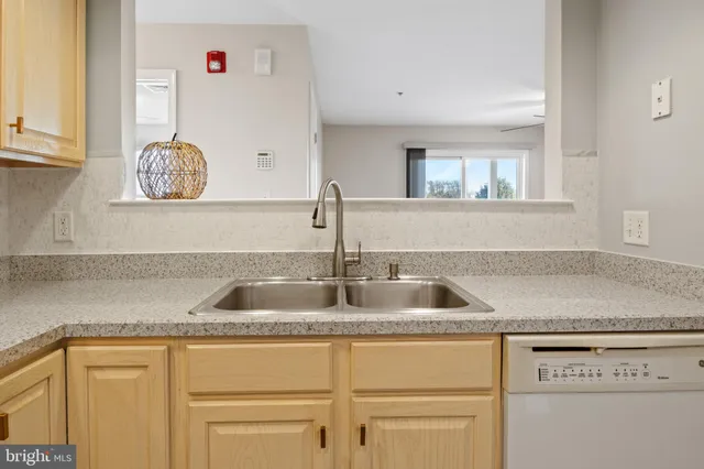 an empty room with closet and a ceiling fan