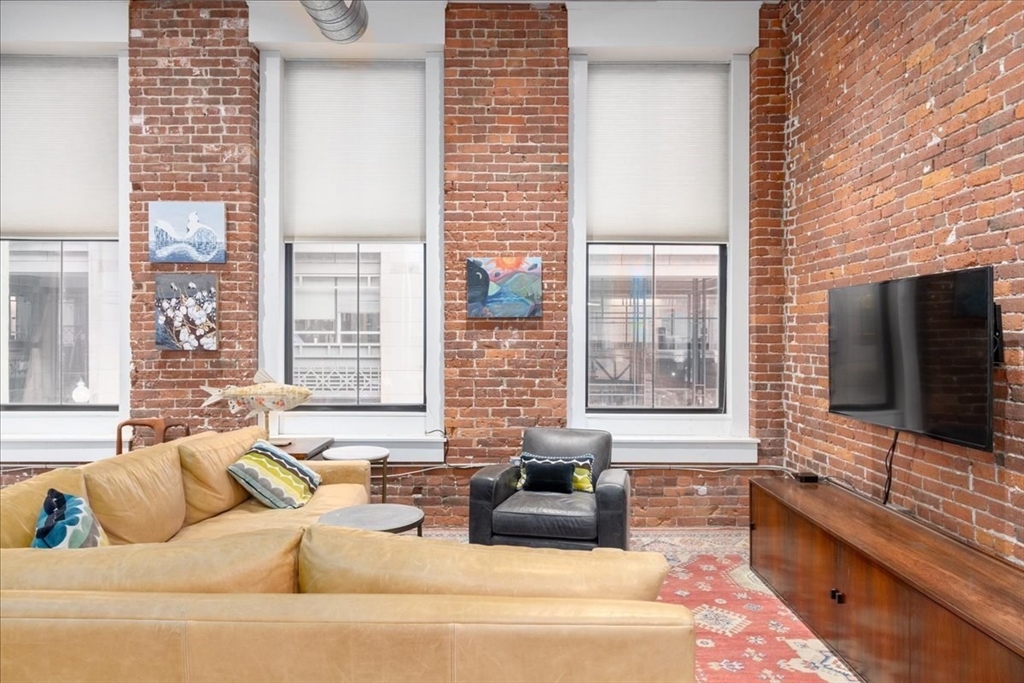 137-139 Pearl Street, Unit 1 Boston, MA 02110 - Photo 5 of 12