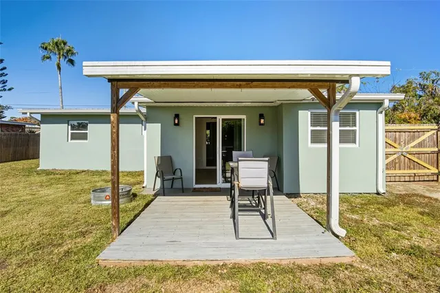 $2,600 | 702 Eleanore Avenue, New Smyrna Beach, FL 32168