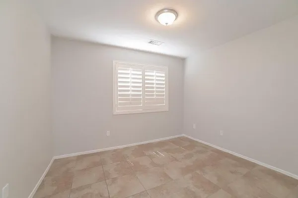 $2,560 | 323 North Ocean Drive, Gilbert, AZ 85233