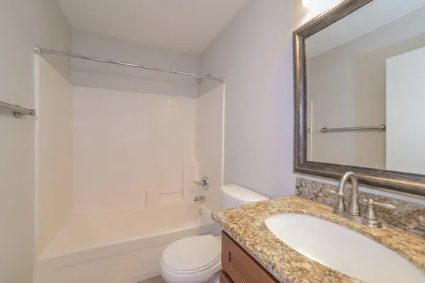 $2,560 | 323 North Ocean Drive, Gilbert, AZ 85233